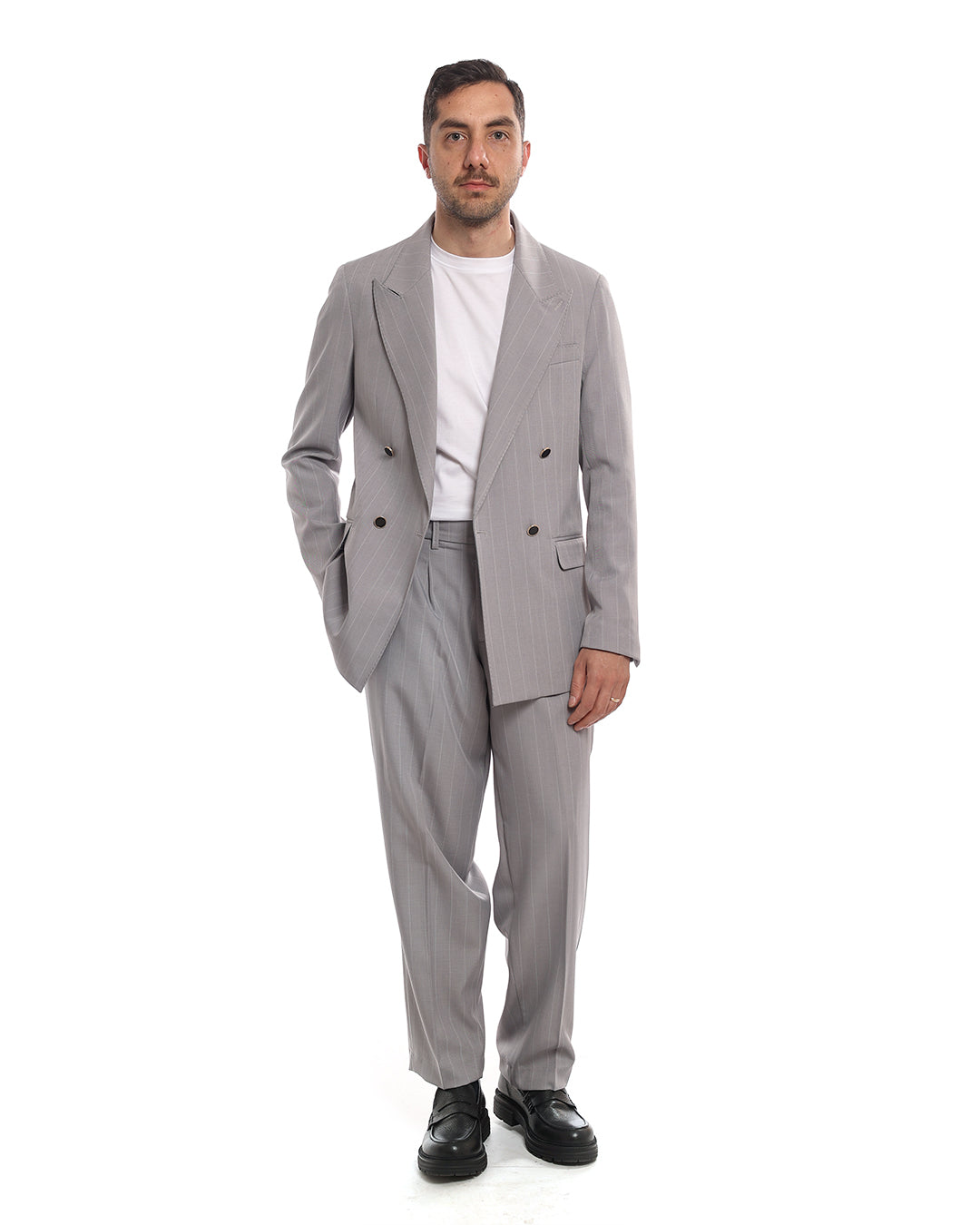 Abito relax grigio gessato